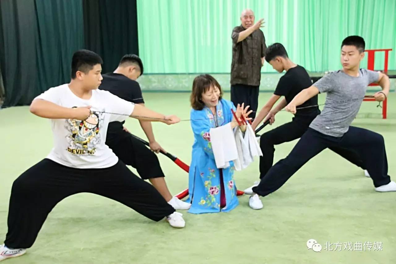 張派名家張蘭霞老師,教出了很多戲曲名家,排練《竇娥冤》{飾竇天章}