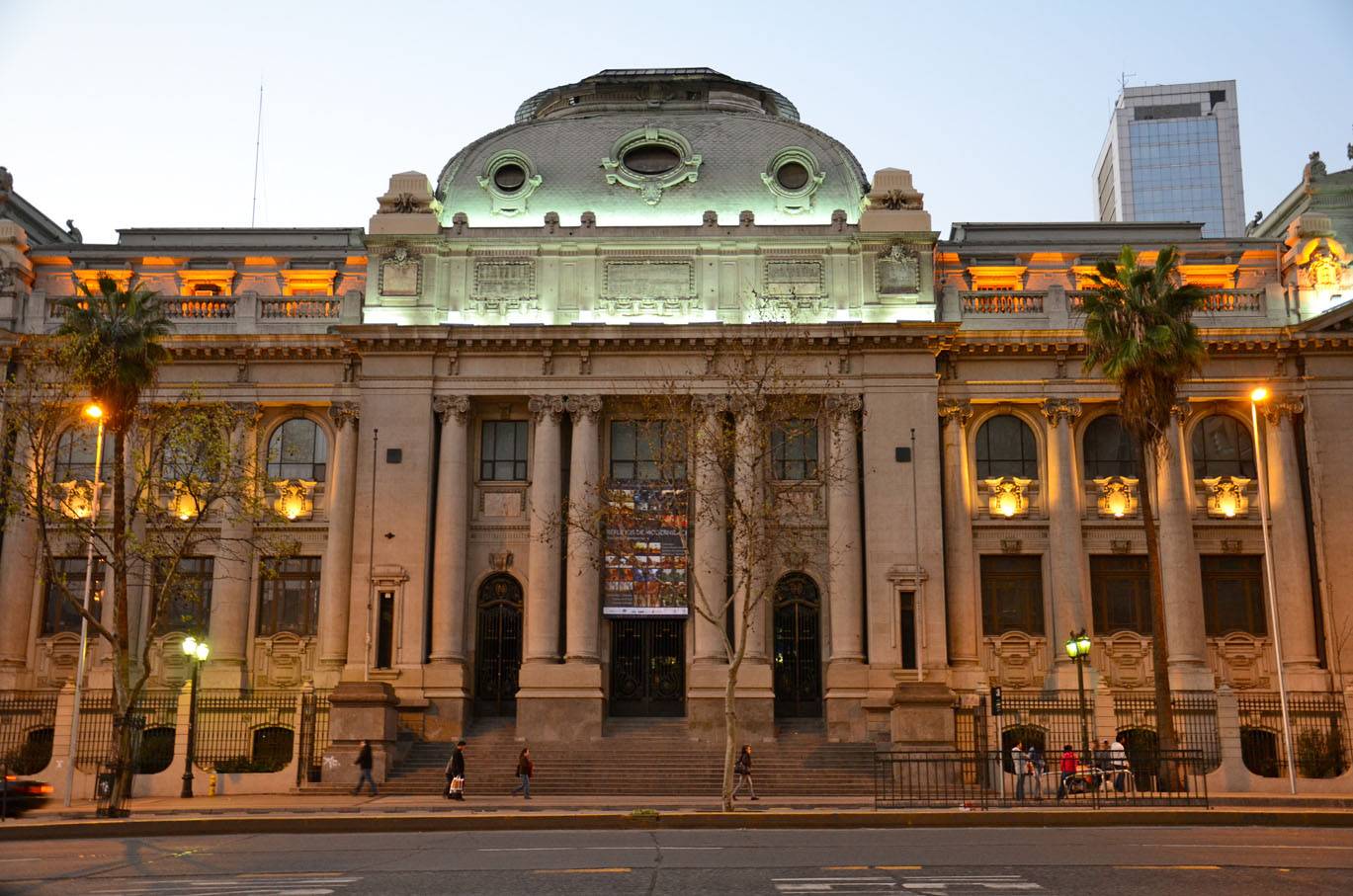 智利国家图书馆建馆200周年:历史上的今天