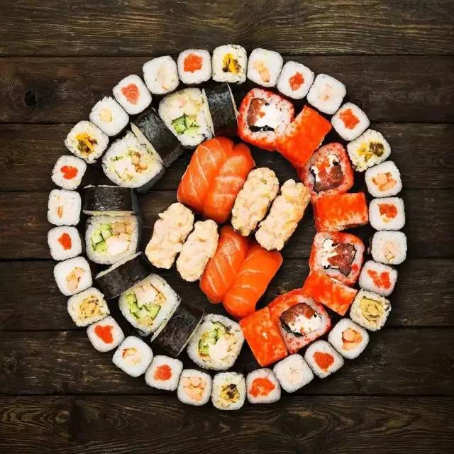 握寿司,押寿司军舰卷等几种类型琳琅满目的寿司拼盘,总能唤醒你的食欲