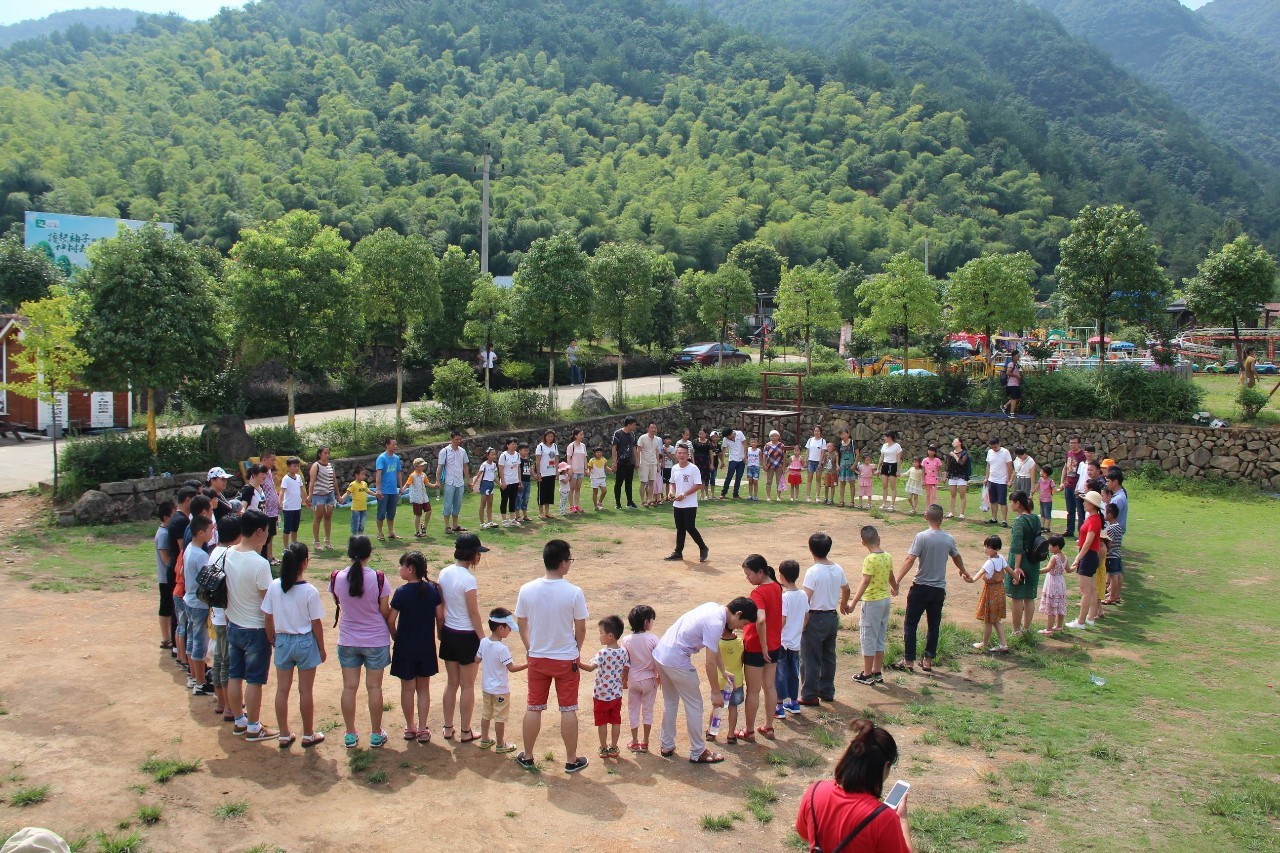 "小候鸟"快乐飞进义乌天龙风景区