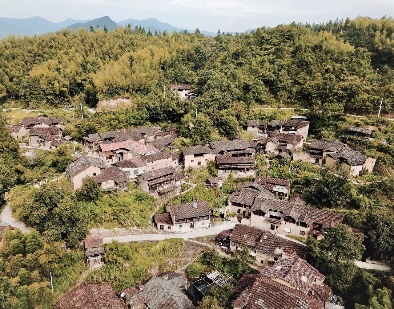 沿坑岭头村丽水市松阳县枫坪乡沿坑岭头村,完整地保留了清朝,民国