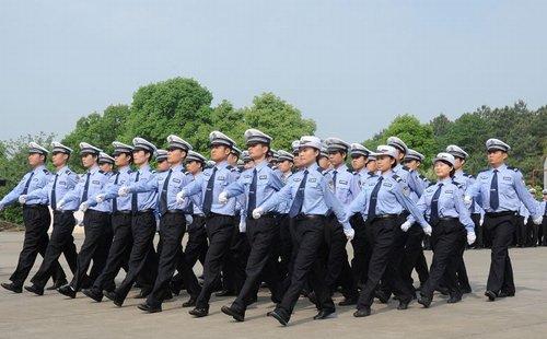 什么样的人适合报考辅警,小编觉得两类人最适合当辅警,一个是退伍军人