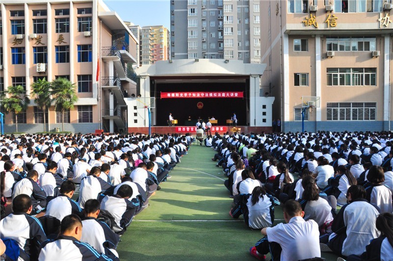 西安市第三中学初中部尊德中学创办于1903年,原名尊德中学,至今已有