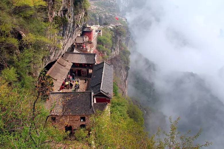 金灯寺石窟在山西平顺县城东北65公里与河南林县交界(平顺县杏城镇背