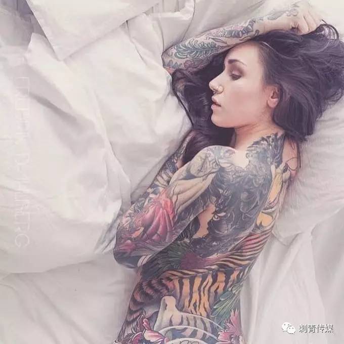 美女纹身 霸气全身图片