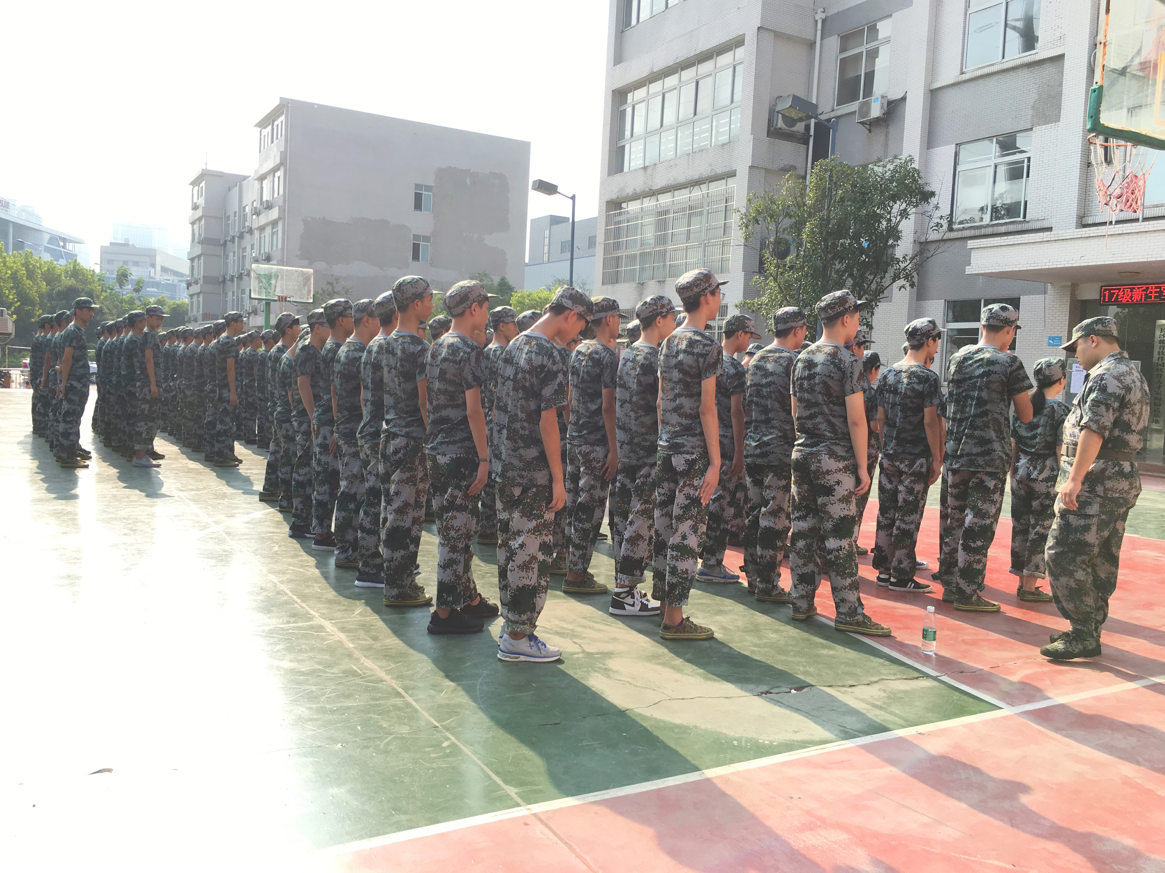 北大青鸟学生图片