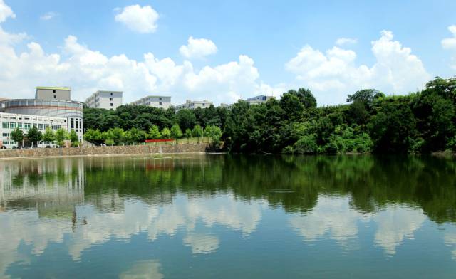 信陽師範學院建校百餘年來,河南大學嚴守