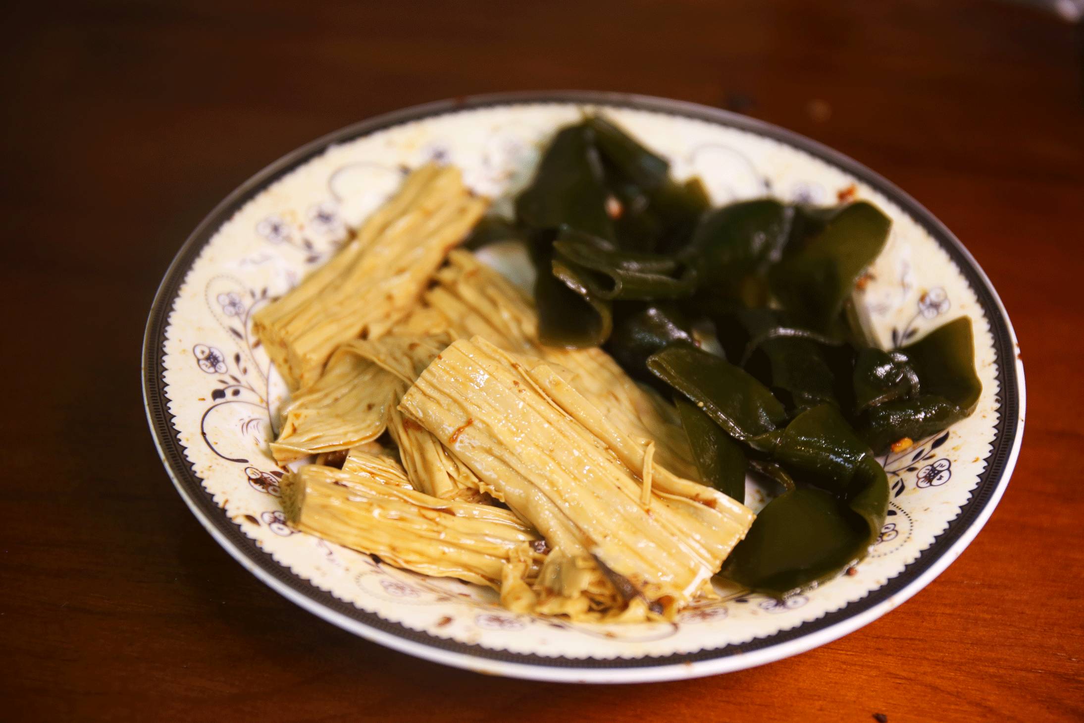 豆腐干麻辣浓郁评分★好的卤味应该是各种食材与时间共同