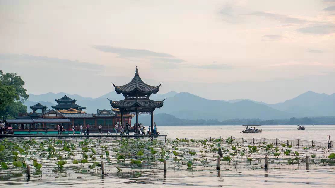 哪個是你最美的記憶 視頻來源:騰訊視頻 儘管西湖有很多景點必看,但是