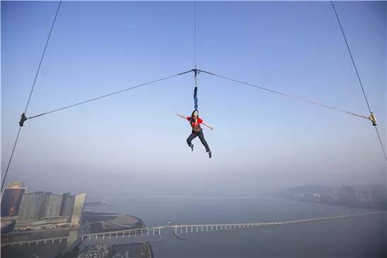 恐!高!者!慎!入!去233米高空體驗全世界最高笨豬跳!