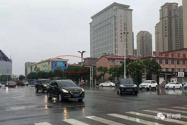 忻州七一路与利民街十字路口红灯设置不合理不少市民中招