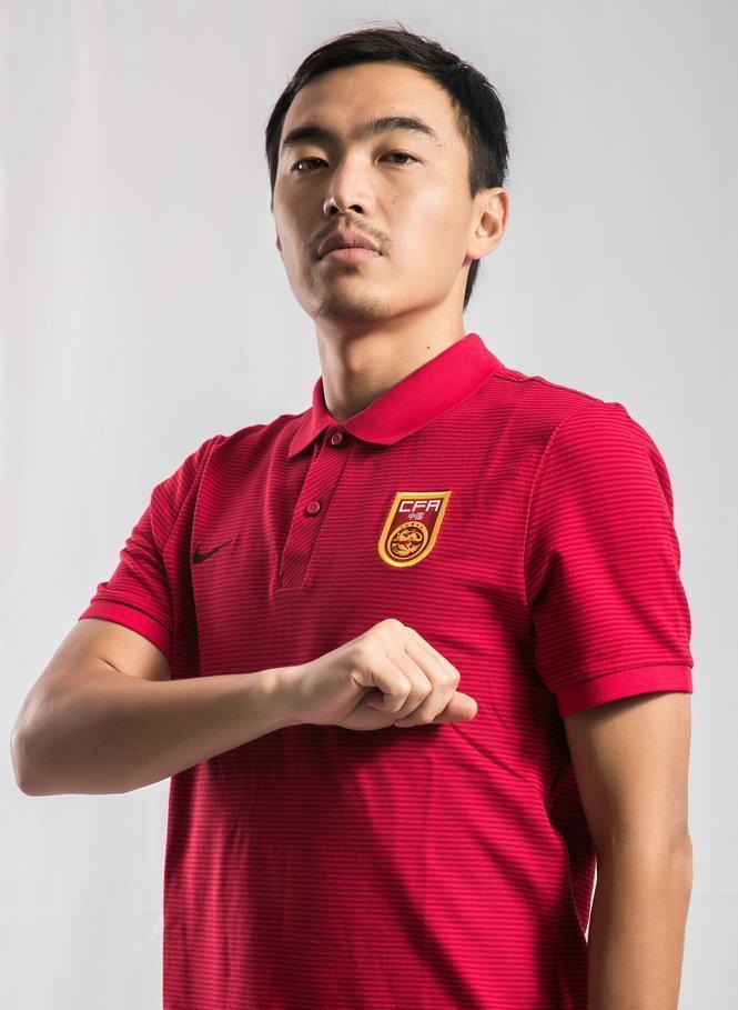 足球运动员冯潇霆图片
