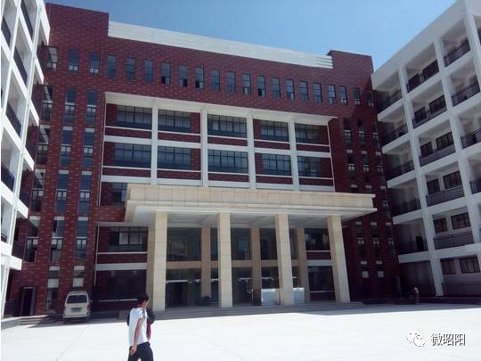昭阳区二中教学综合楼下周投入使用,两千多名学生即将搬进新教室