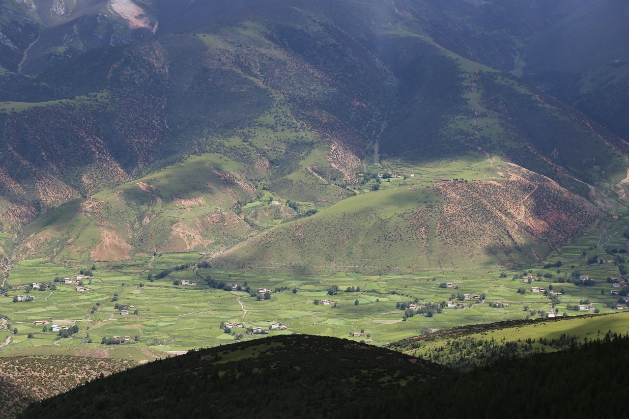 惊艳了西藏芒康莽措湖沿途美景