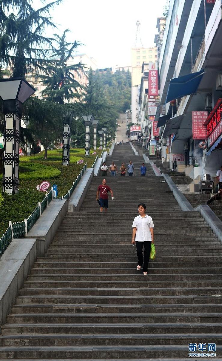重庆网红石梯 你猜这条步道究竟多长?