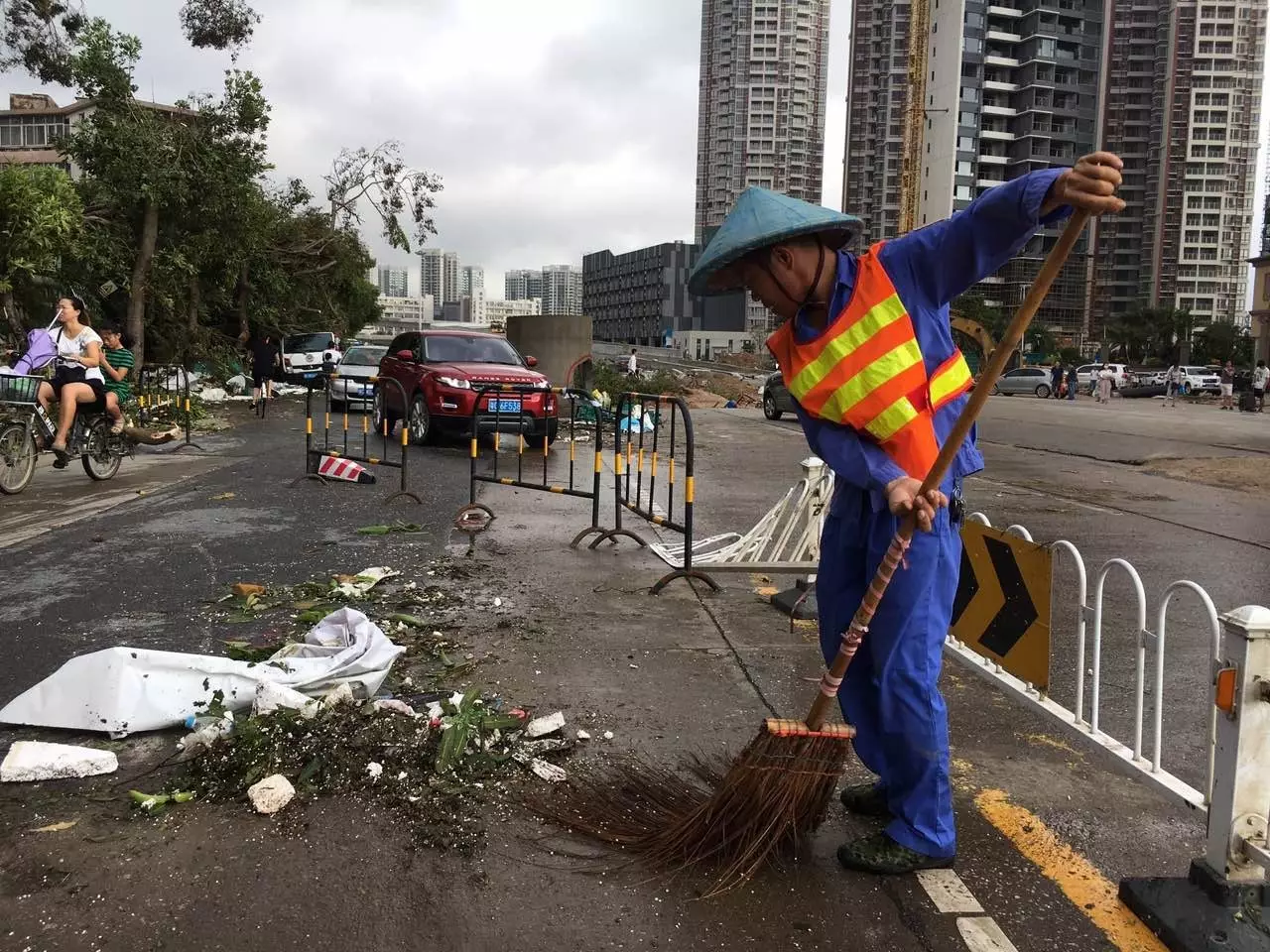 天鸽后的首个清晨珠海笑着说道早上好记者巡城发现