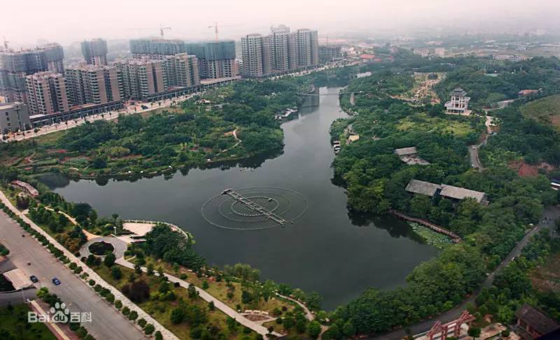 平湖公園,一個600畝的綠色森林,系衡陽市區面積最大的開放式健身休閒