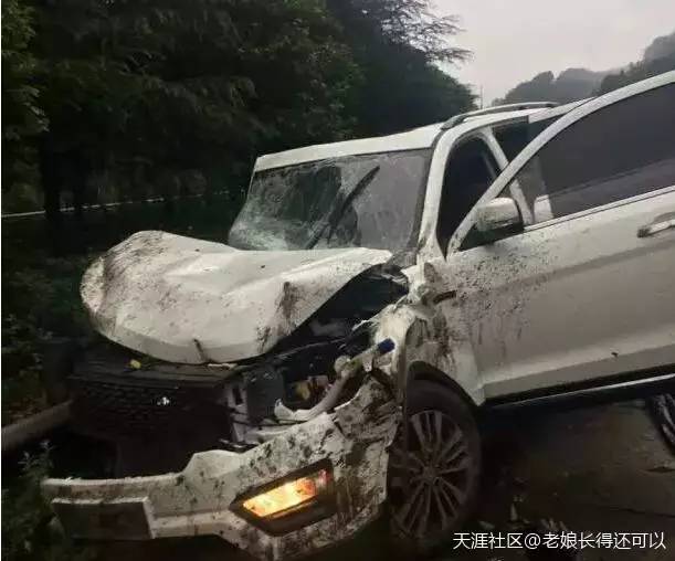 重庆包茂高速龙凤山隧道发生连环车祸致2死8伤