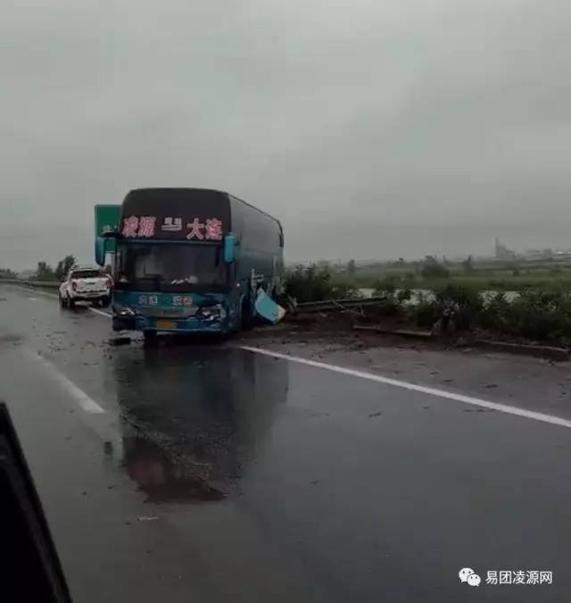 【車禍突發】朝陽這裡到大連的客車發生交通事故!