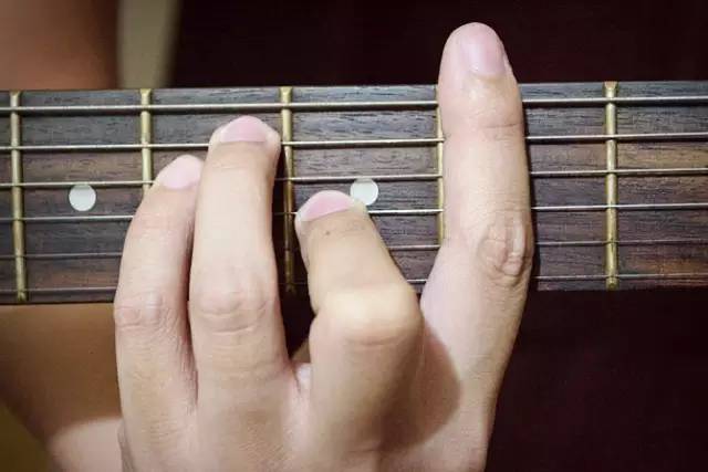 吉他演奏贴士11个练好封闭和弦的方法