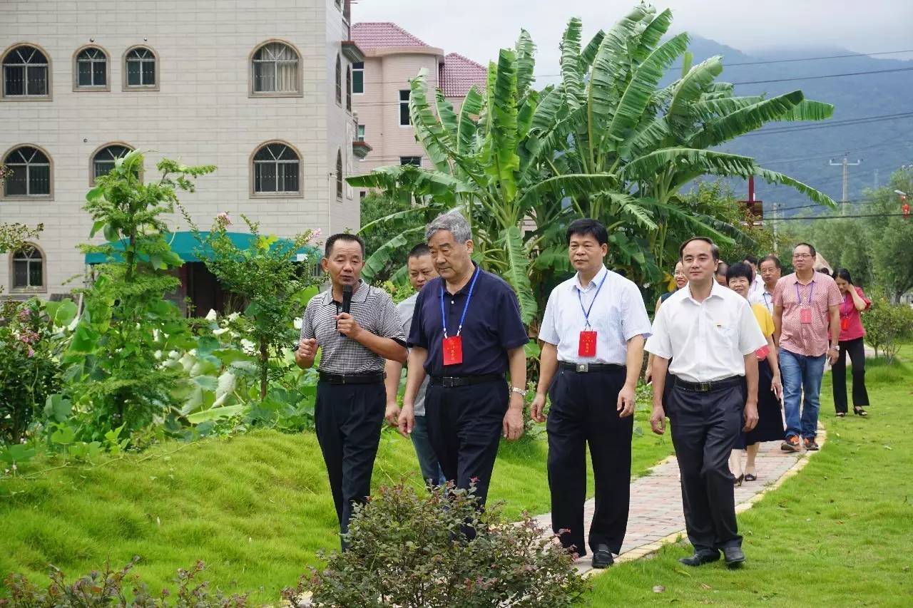 "8月23日上午,龙岩市人大常委会组织部分在岩省,市人大代表到新罗区