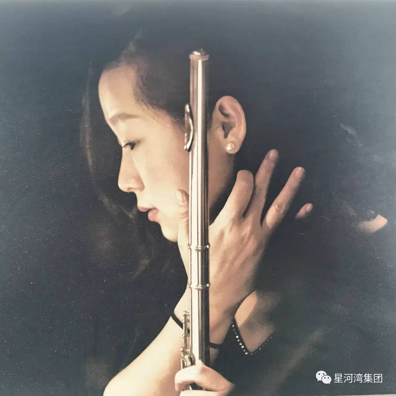 张盛洁国家二级演奏员,2003年进入上海歌剧院交响乐团担任长笛演奏员