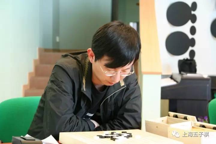 除了第二代棋手代表缺阵外,包括第一代棋手代表李洪斌,顾炜,葛凌峰