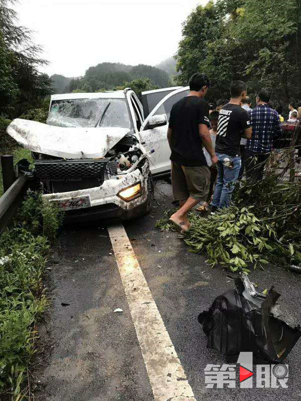重庆刚刚发生的车祸图片