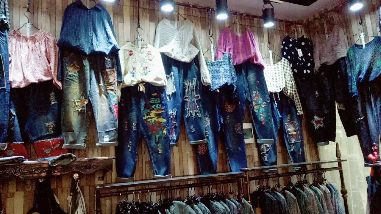 义乌商城欧韩女装店秋季服装大量上新购物送价值88元的棉麻t恤一件
