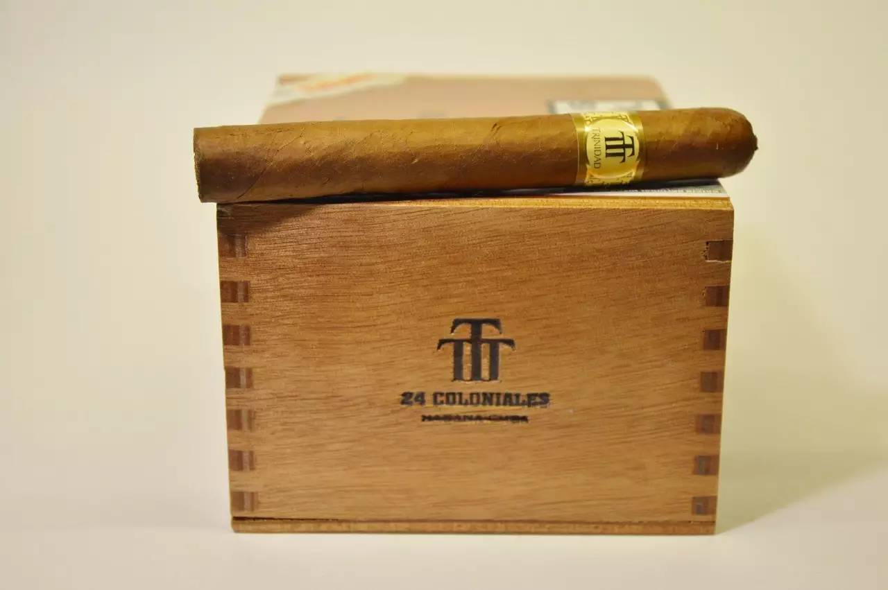 古巴千里达木盒雪茄图片