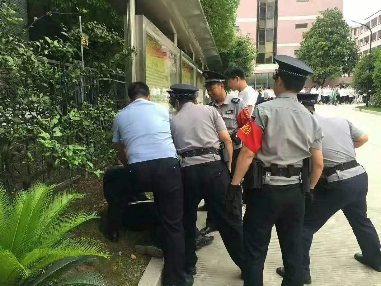 孩子們馬上開學了,你準備好了嗎?--校園保安要做好開學前準備工作