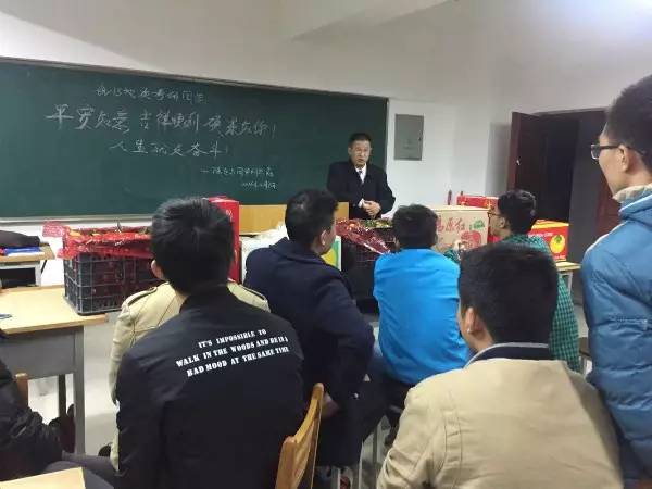 陈飞教书育人诲人不倦第五届最受学生欢迎的十佳教师