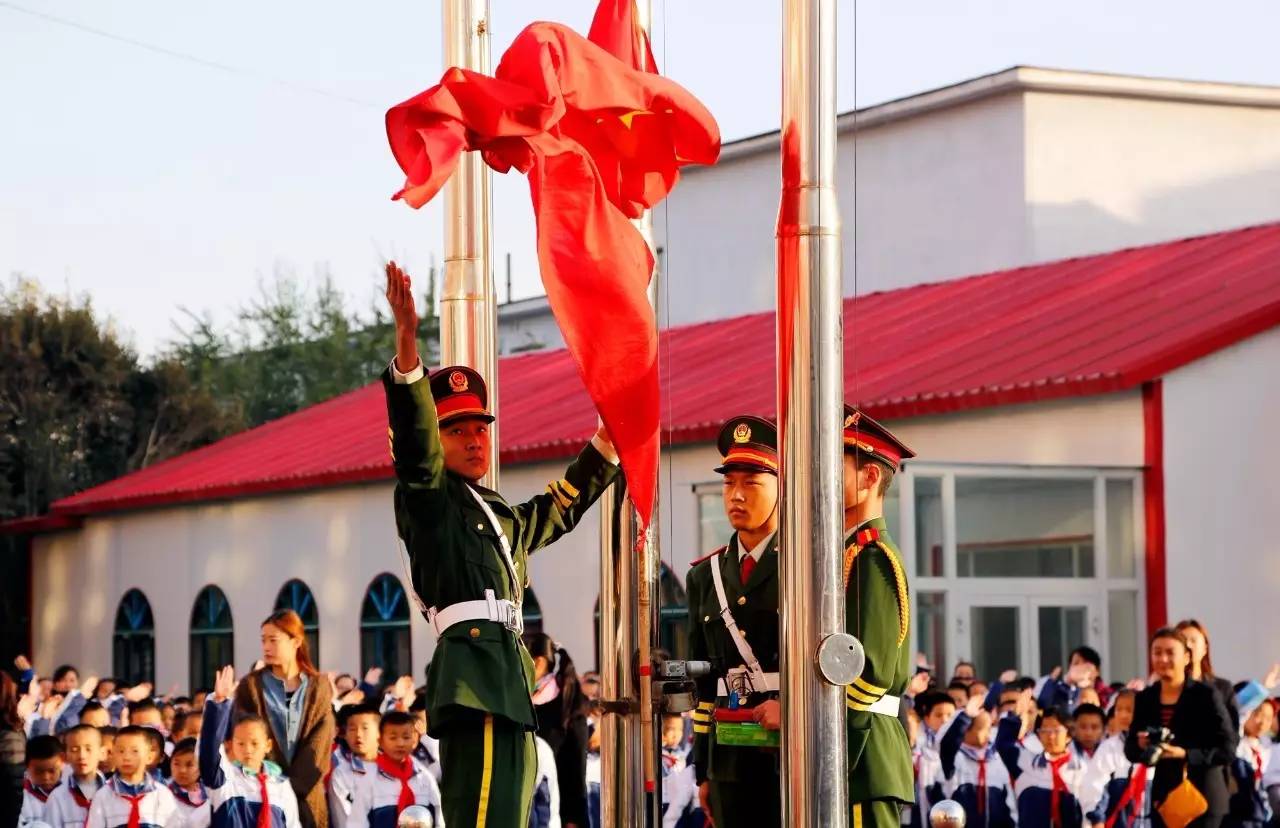 乌鲁木齐铁三小学图片