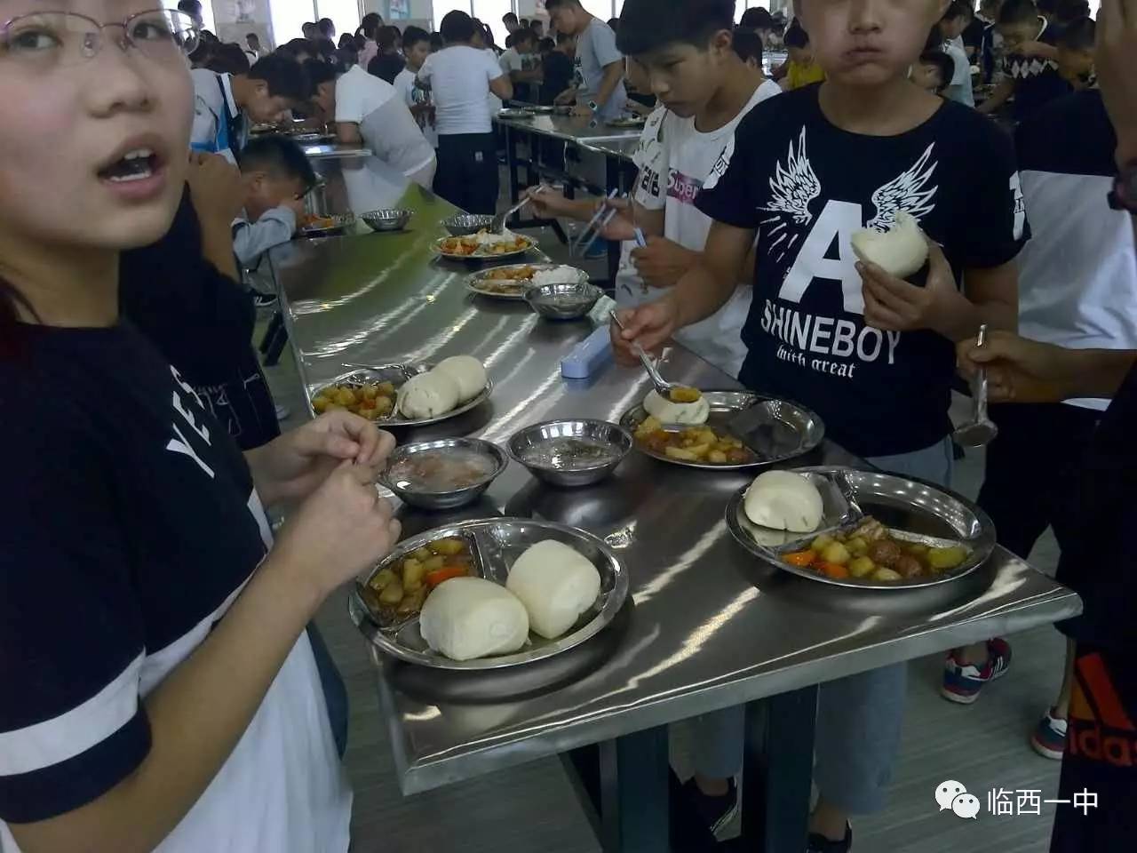 揭阳第一中学食堂图片