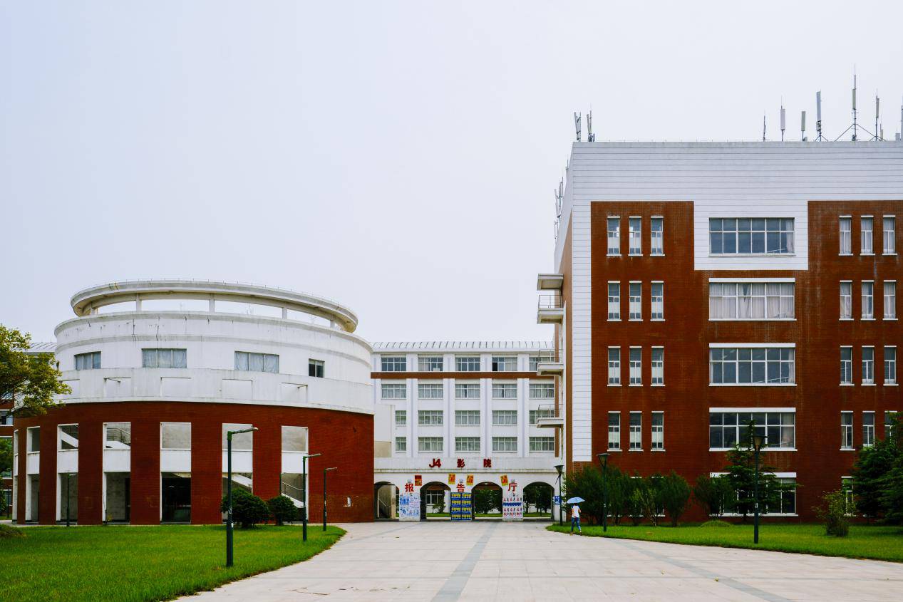 扬州大学杨子津校区图片