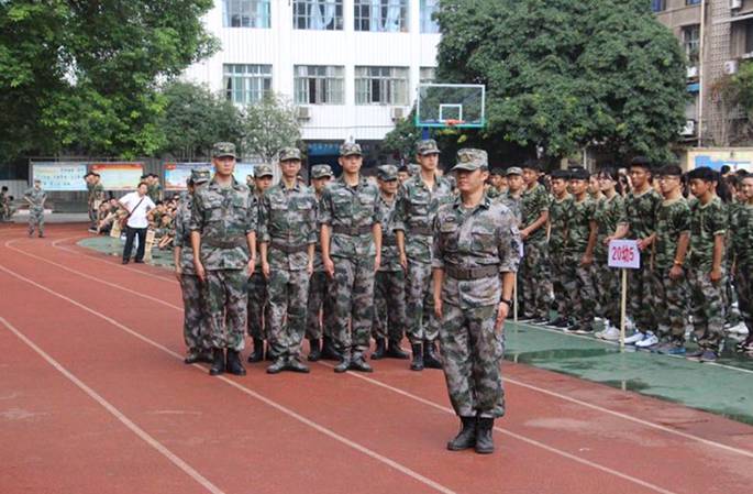 迷彩軍訓,青春無悔 ——樂山一職中召開2020屆新生軍訓動員大會