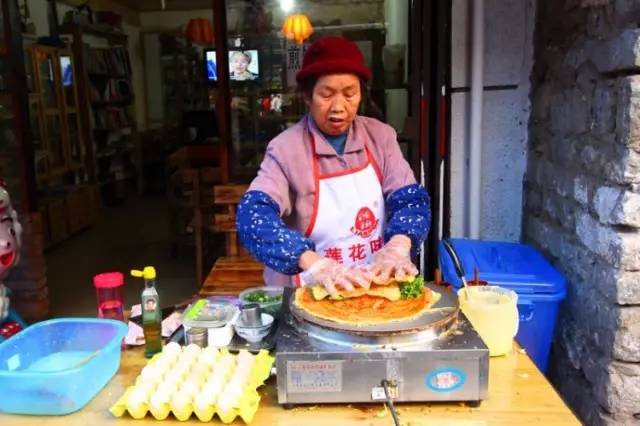 鸡蛋灌饼阿姨图片