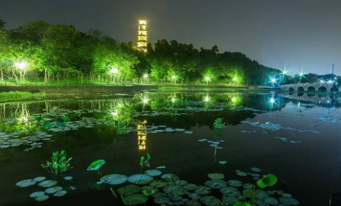 在秀麗的靈龜公園約會也是極好滴~手牽手登上靈龜頂,眺望遠方,與清風