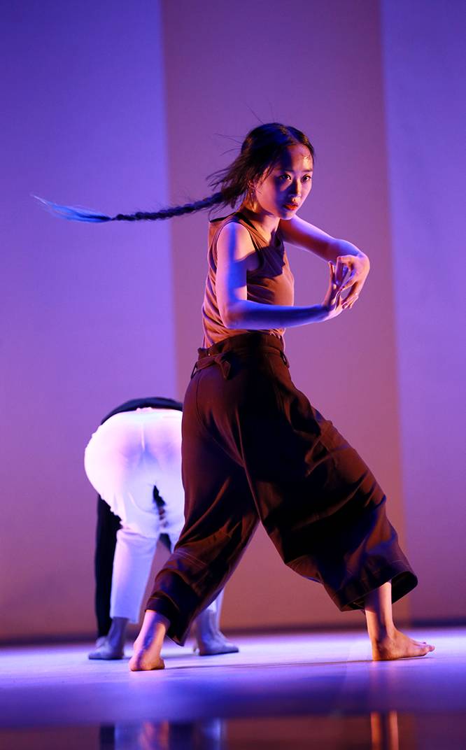 2017当代艺术演出季现代舞《偶然》在四川歌舞剧院开演