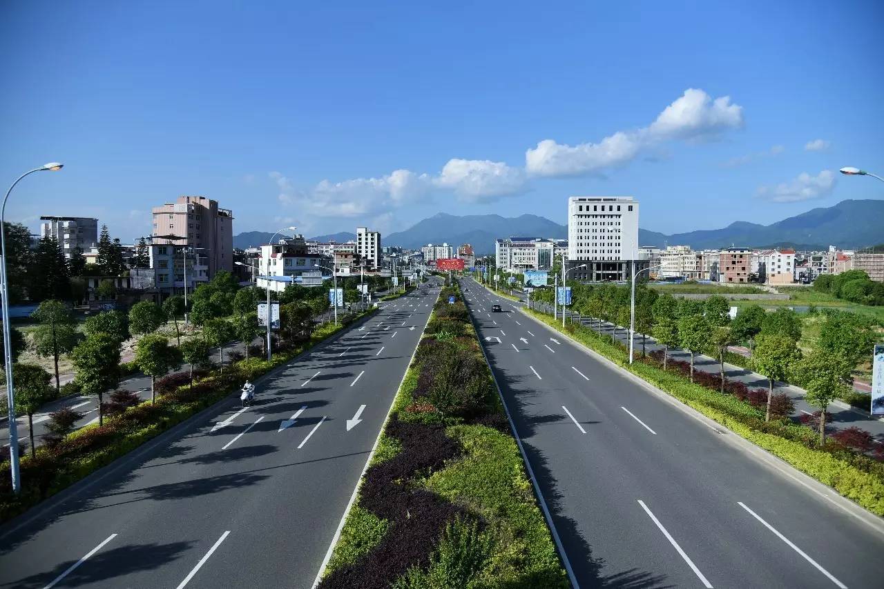 社会 正文 小编发现 小武平正在悄然发生着变化 街道更干净了 交通更