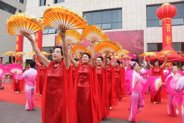 山西晋中鑫发大拇指广场大拇指雕像揭幕仪式在榆次成功举行