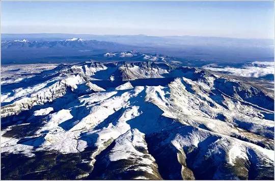 王者歸秦雙飛4日 9月每週四發班 2299元/人起 長白山是一座休眠火山