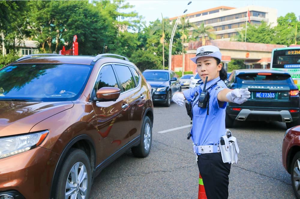 中国女交警服装图片