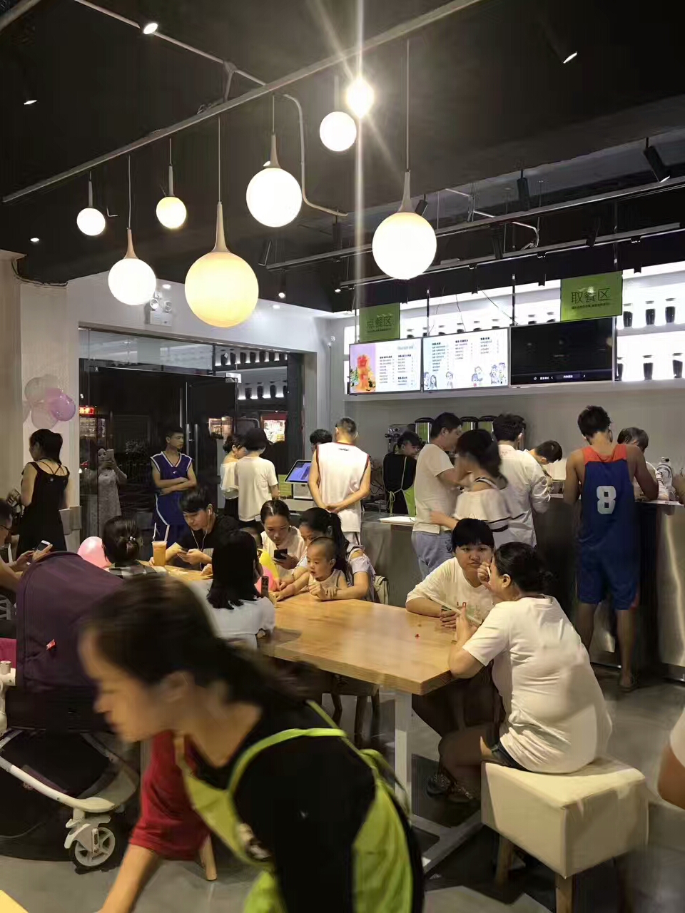 奶茶店内部照片实拍图图片