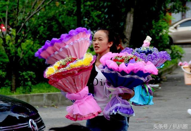 阿哲七夕陪損樣賣花,再次表態永不去外站,yy不倒陪yy到死!