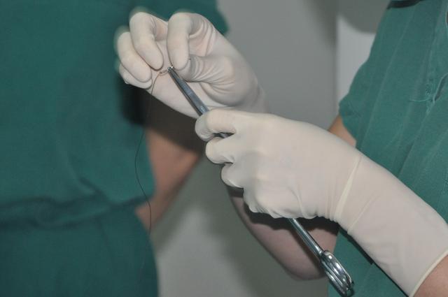 穿针引线是手术室护士最基本,最常用的操作技能