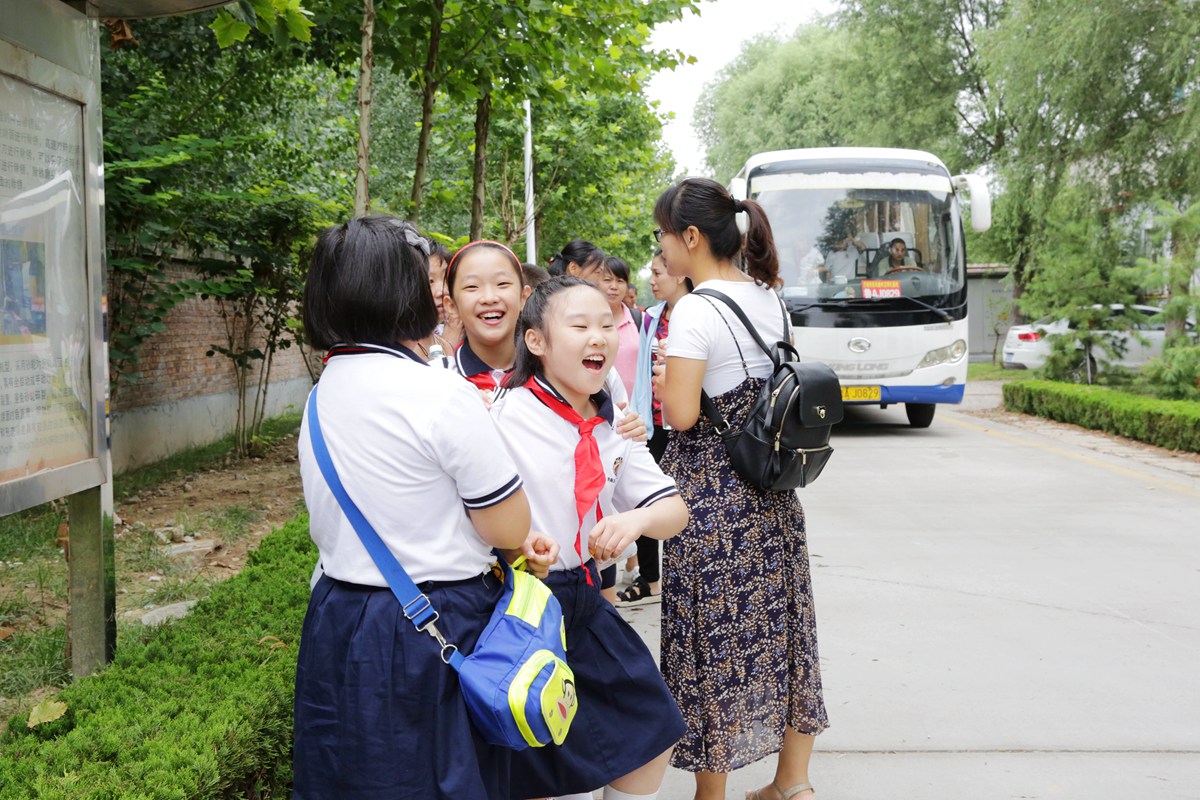 济南市纬十路小学参观铁路焊轨基地