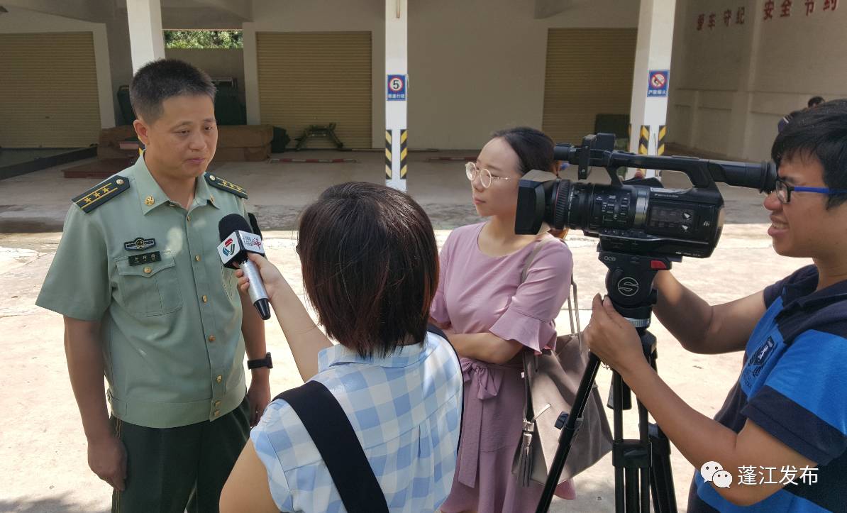 武警江门市支队支队长万琦涛向媒体介绍部队救灾情况来源 武警江门