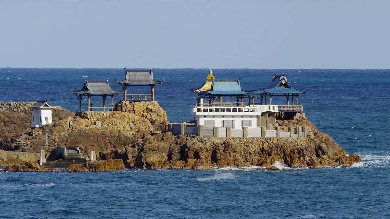 日本山阴地区是从鸟取县和岛根县延伸到山口县的崎市这个地区面向日本