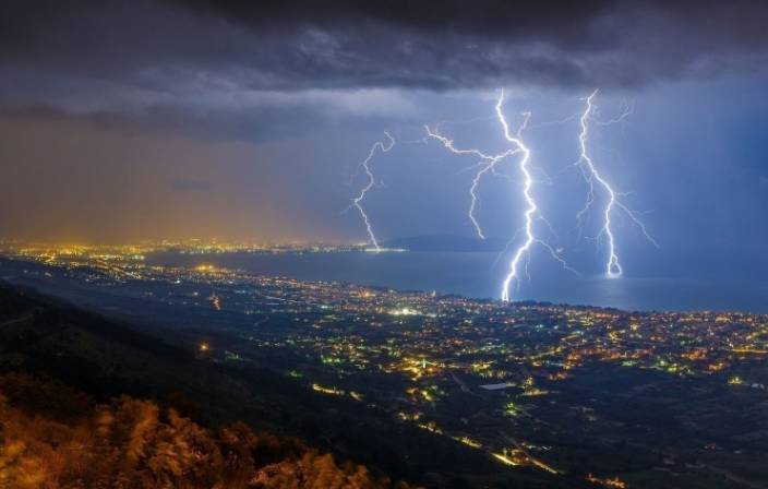 【泰然讲堂】雷雨天气如何注意安全